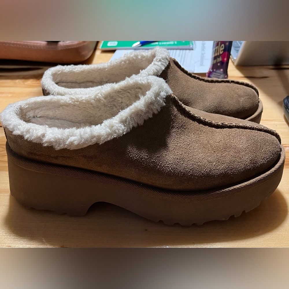 UGG New Heights Cozy Clog